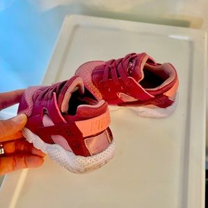Baby girl Nike shoes 4c